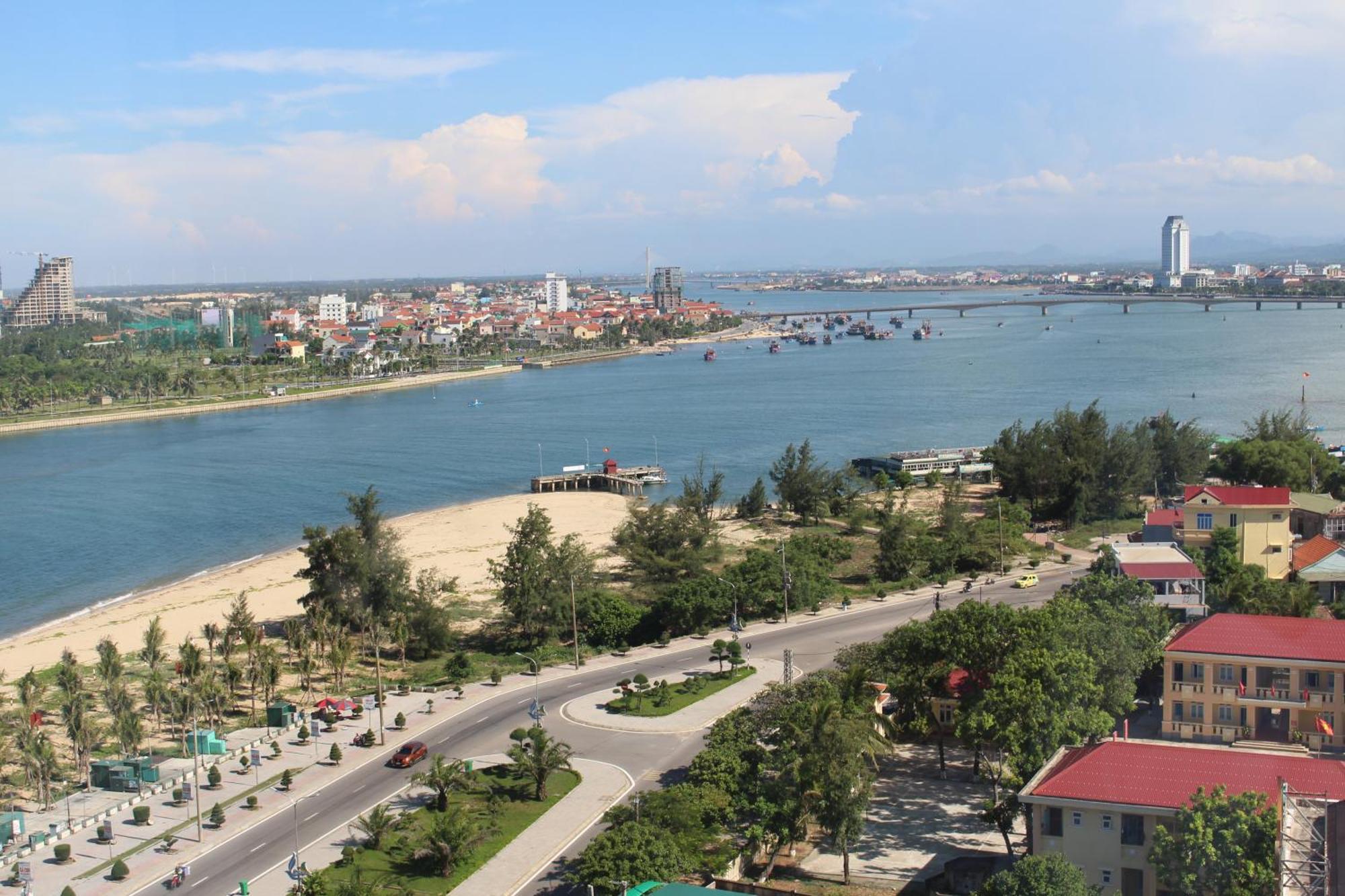 Muong Thanh Luxury Nhat Le Hotel Dong Hoi Exterior foto