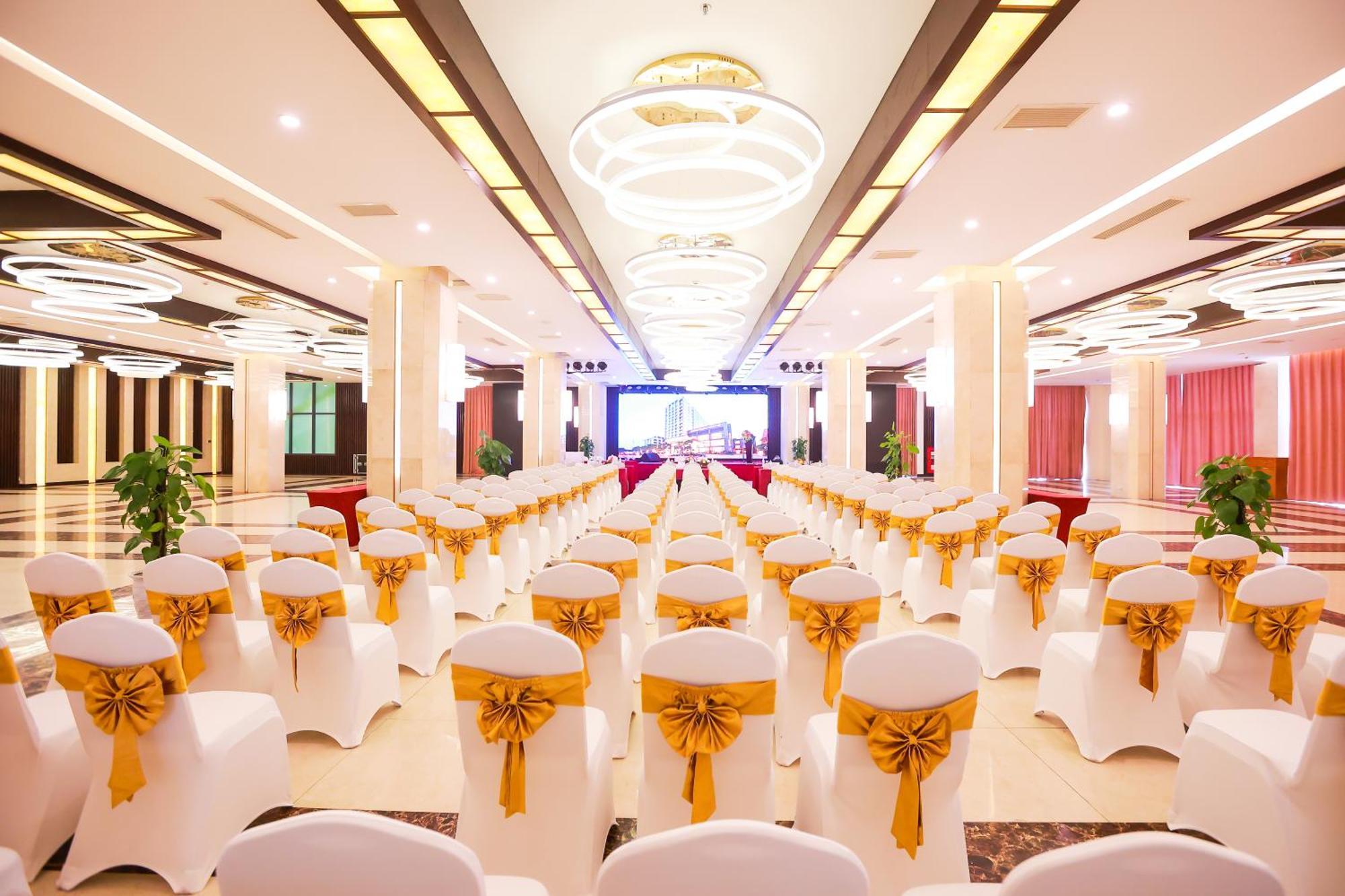 Muong Thanh Luxury Nhat Le Hotel Dong Hoi Exterior foto